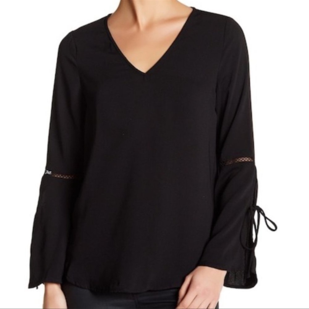 RO & DE Black Bell Sleeve Embroidered Eyelet Trim Peasant Blouse Top Size Medium